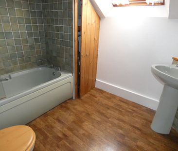 2 bed Semi-Detached - To Let - Photo 5