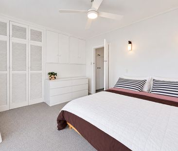 Elegant Townhouse Living - Photo 5