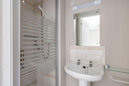 3 bedroom end of terrace house to rent - Photo 5