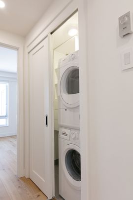 3555 Cote-des-Neiges Road, Montréal, QC - Photo 1