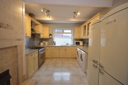 1 bedroom in a house share to rent - Photo 4