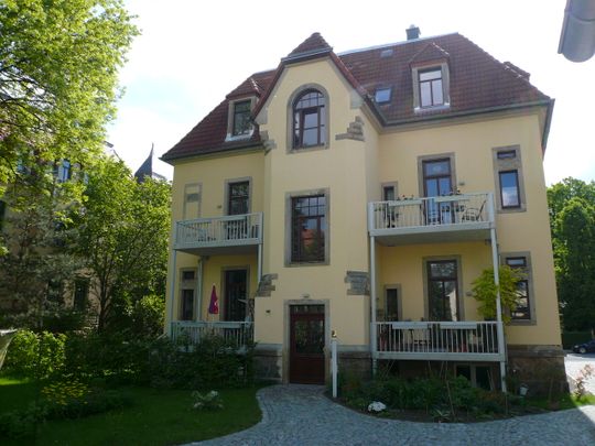 Denkmalperle- Nähe "Großer Garten" Hochwertiges 6-Zimmer- Dachgeschoss mit Balkon und eigenen Garten! - Foto 1