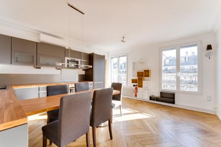 Location Appartement 4 pièces 92m² PARIS 1er - Photo 3