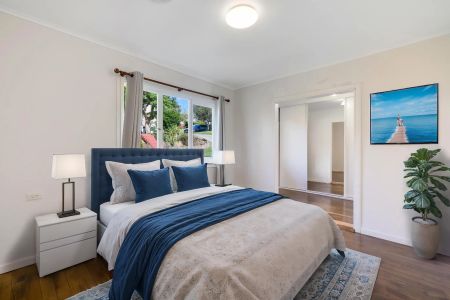 Renovated Two Bedroom Cottage - Photo 2