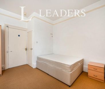 House to rent - Photo 5
