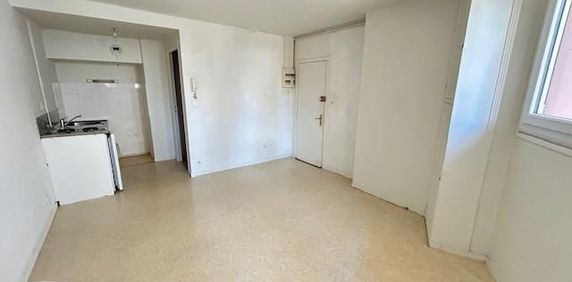 Location Appartement 1 pièce 20m² CLERMONT FERRAND 63000 - Photo 2