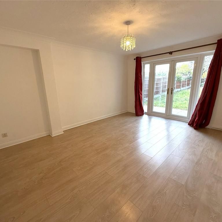 4 bedroom detached house to rent - Photo 1