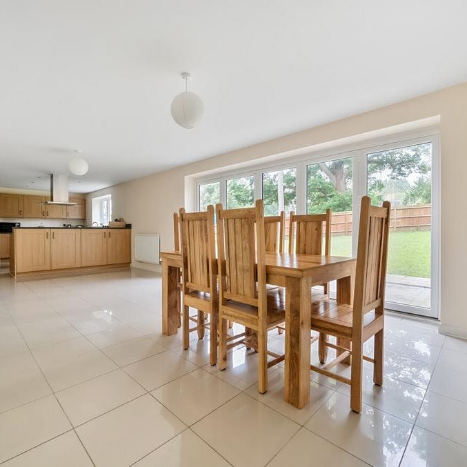 6 bedroom detached house to rent - Photo 1