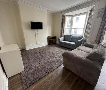 4 bedroom flat to rent - Photo 1