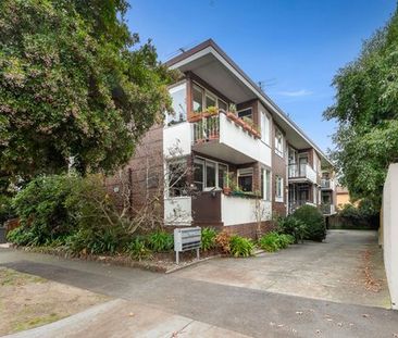 Renovated 2 Bedroom, Privately Tucked Away at Back of Block - Photo 3