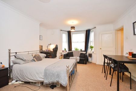 Flat to rent - Maberley Road, London, SE19 - Photo 3