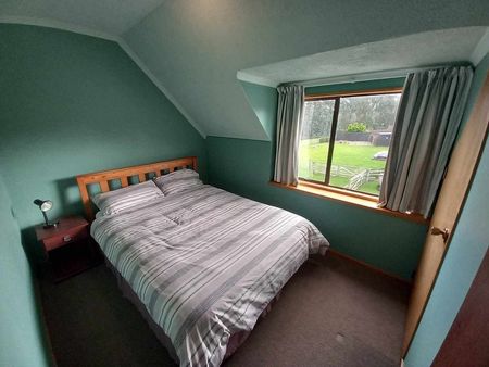 Scenic 3BR Home w/ Spa & Deck - Photo 2