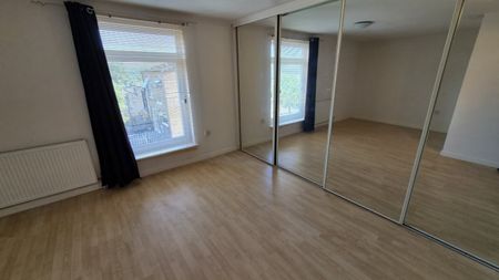 1 bed Apartment - To Let - Photo 3