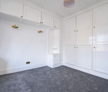 Warren Avenue, Wakefield - Photo 1