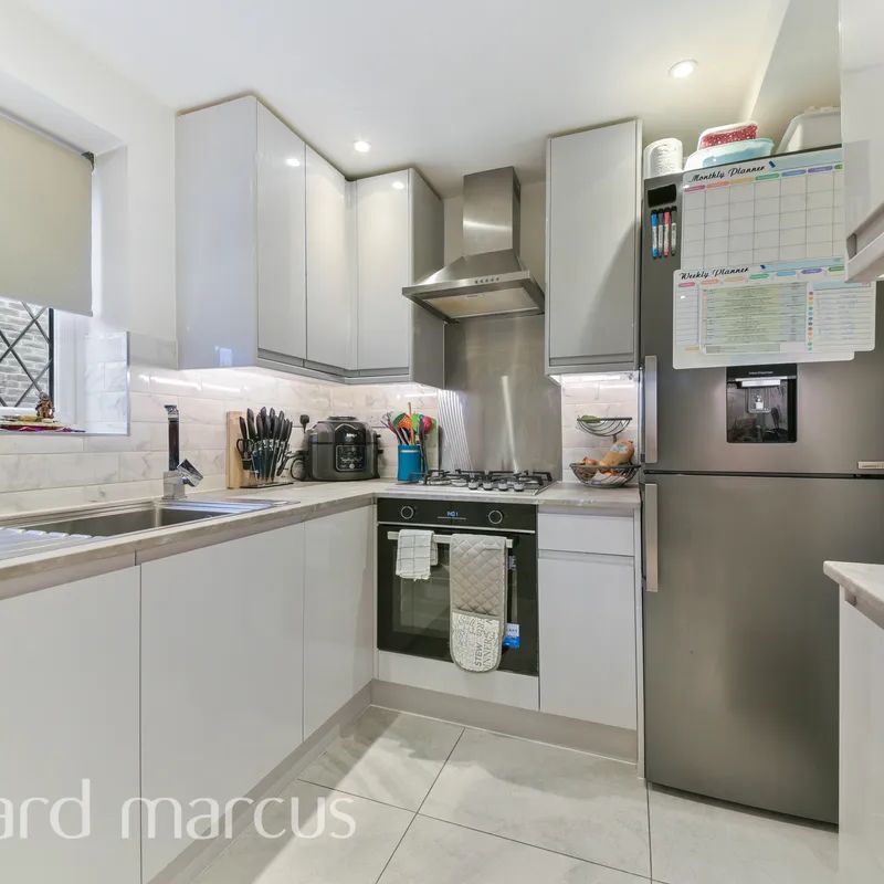 Sevenoaks Close - Photo 1
