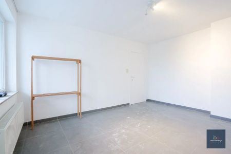 Ruim gelijkvloersappartement met 2 slaapkamers , een zuidgeorienteerde tuin en garage - Foto 5