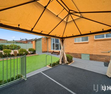 Charming 3 Bedroom Family Home - Photo 2