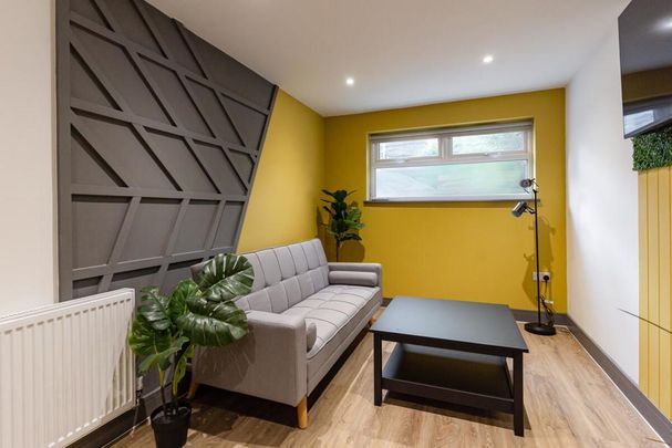 1 bedroom in a house share to rent - Photo 1