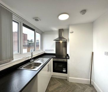 3 bedroom flat to rent - Photo 3