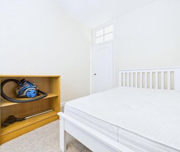 3 bedroom flat to rent - Photo 3