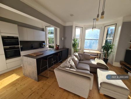 2 bedroom flat to rent - Photo 4