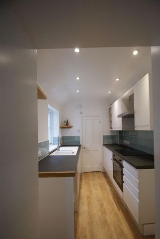 2 bedroom terraced house to rent - Photo 4