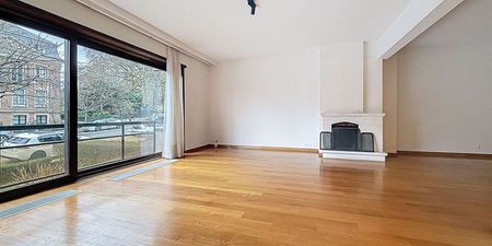 Appartement te huur in Elsene voor € 2.100 met 3 slaapkamers - Foto 2