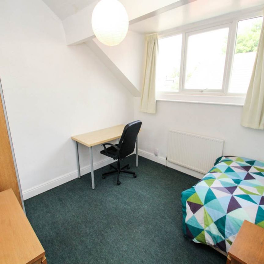 Glebe Avenue (room 6), Kirkstall, Leeds - Photo 1