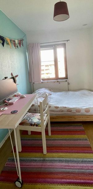 Hyr ut 2 rum i en stor lägenhet - Photo 1