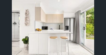 Kick back and relax in this calm, stylish space - Photo 4