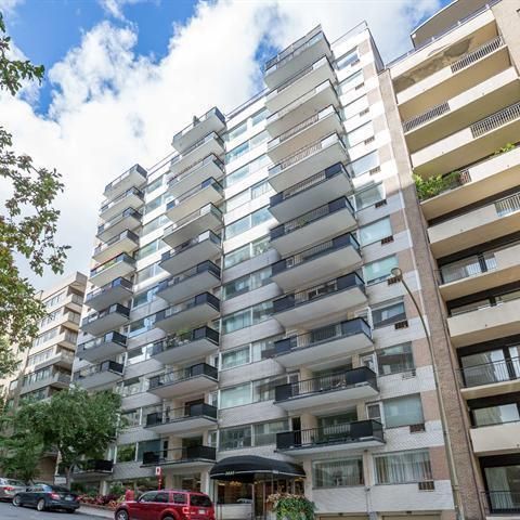 Newly renovated 5½ in Imperial House — 3 bedrooms, 2-bath (1 ensuite), new kitchen and floors, balcony, and family‑friendly amenities (Golden Sq Mile) - Photo 1