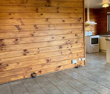 Charming 2BR Howick Haven w/ Garden - Photo 1