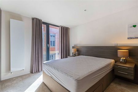 Furnished Four Double Bedroom townhouse with a garage and roof terrace on the centrally located Southern Street. - Photo 5