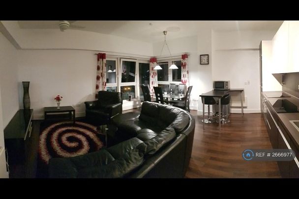 2 bedroom flat to rent - Photo 1