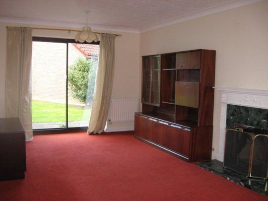 4 bed Detached - To Let - Photo 1