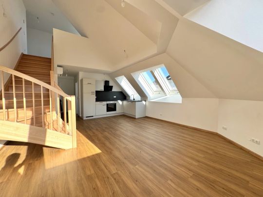 2 Zimmer Dachgeschoss Wohnung mit Home-Office Bereich und Terrasse sowie Klimaanlage - Erstbezug - Unbefristet - Photo 1