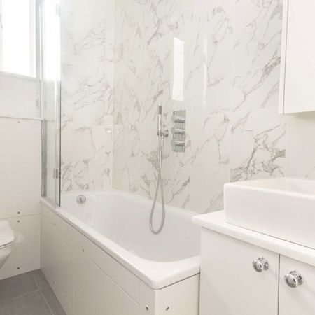 Chiswick High Road, W4 2ND, London - Photo 4