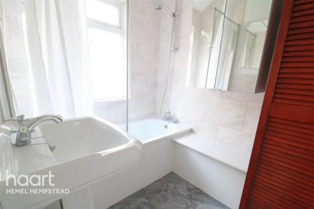 1 bedroom in a house share to rent - Photo 5