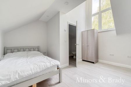 4 bedroom terraced house to rent - Photo 2