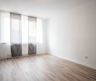 Schicke Mietwohnung in Hochparterre mit Balkon, Garage und Einbaukü... - Photo 4