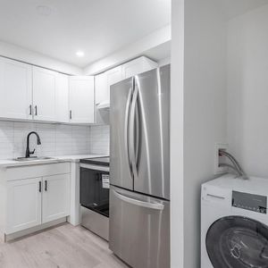 2 Bedroom - 7466 Wiseman, Montréal - Photo 3