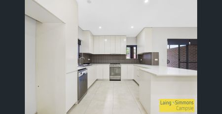 Modern 4 Bedroom Duplex - Photo 3