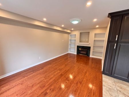 For Lease - 5503 Landsborough Avenue, Mississauga, Ontario - Photo 3