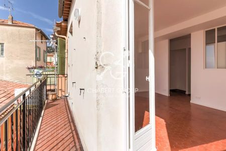 VILLEFRANCHE-SUR-MER - VIEILLE-VILLE - APPARTEMENT 3 PIÈCES - 53M2 - RÉNOVÉ - NON-MEUBLÉ - BALCON - VUE MER - Photo 3