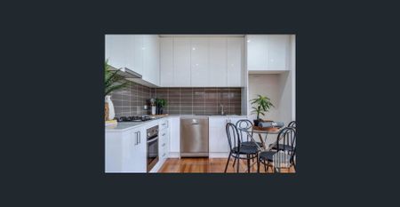 Charming Double storey town residence. - Photo 5