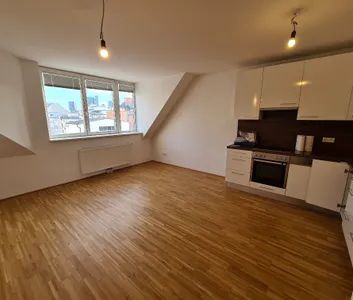 Wunderbare Dachgeschoss-Maisonette mit Terrasse - nahe zum Bahnhof Meidling! - Foto 1