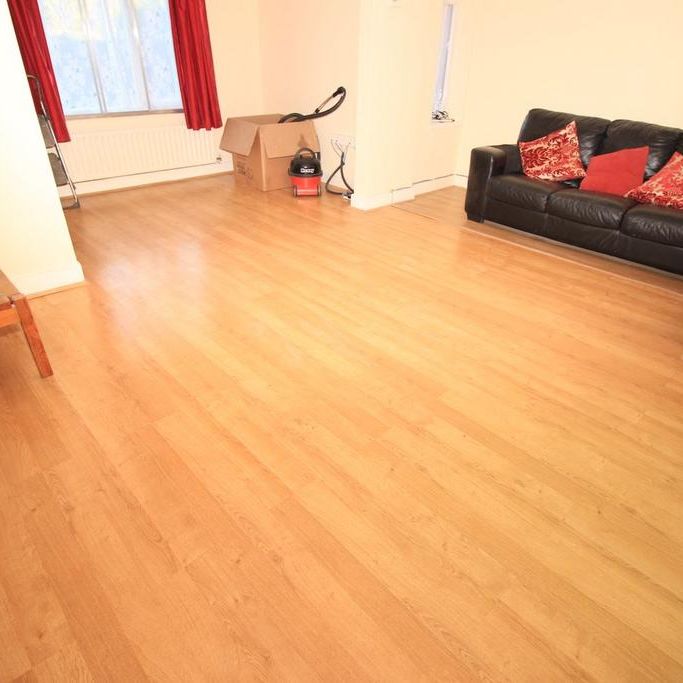 5 bedroom end of terrace house to rent - Photo 1