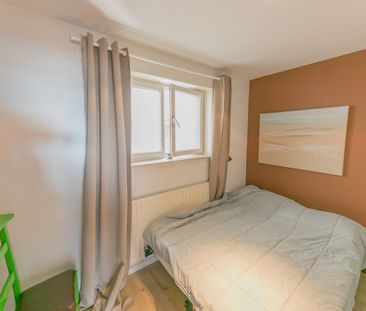 Lichtrijke gerenoveerde 1-slaapkamerappartement - uitstekend gelegen - Photo 2