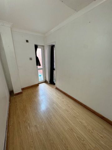 Room in a Shared House, Ellesmere Road, B8 - Photo 5