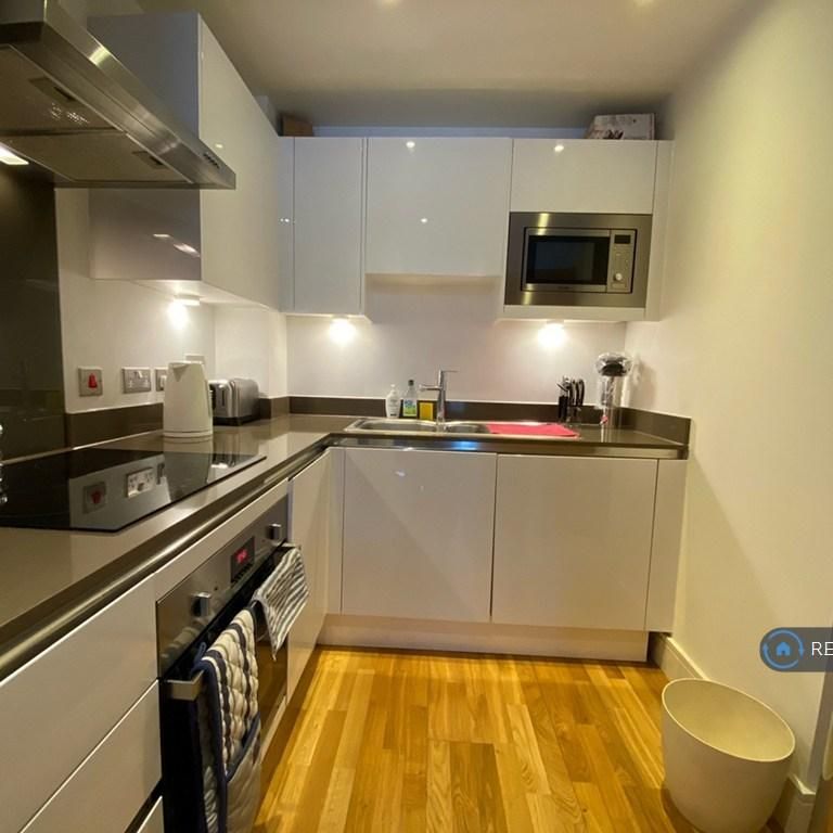 1 bedroom flat to rent - Photo 1